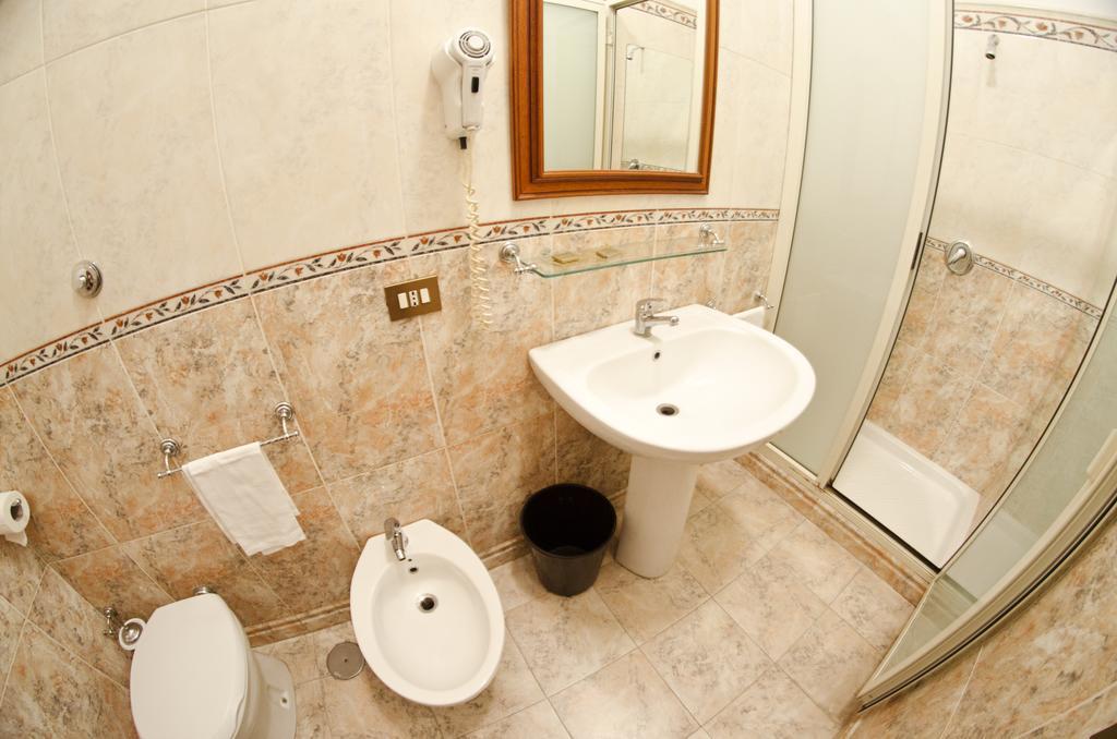 Hotel Villa Maria Napoli Værelse billede