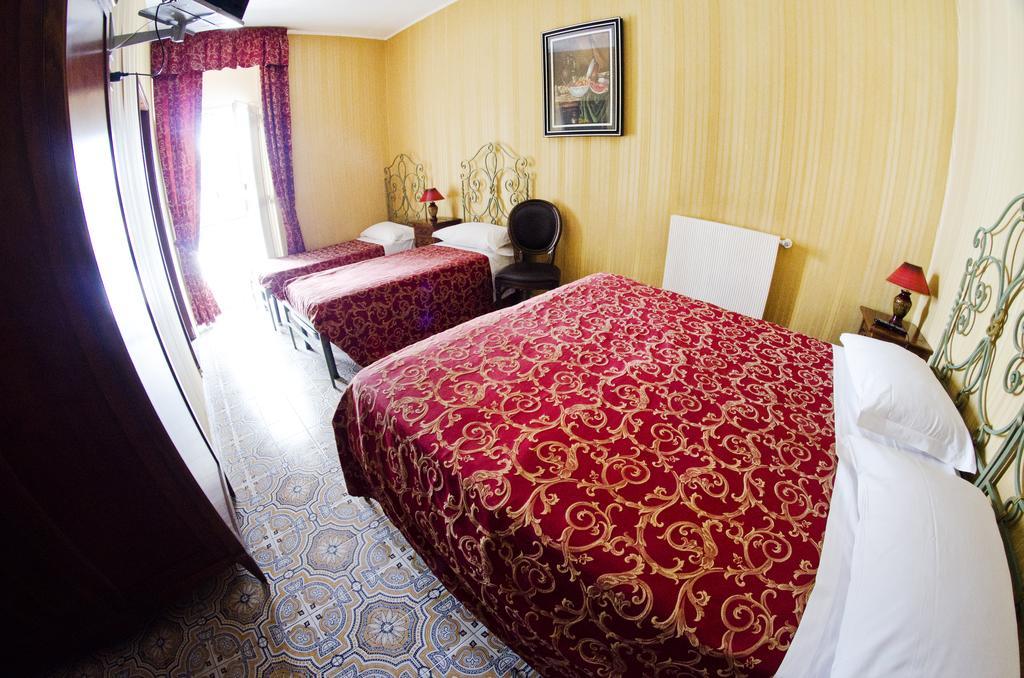 Hotel Villa Maria Napoli Værelse billede
